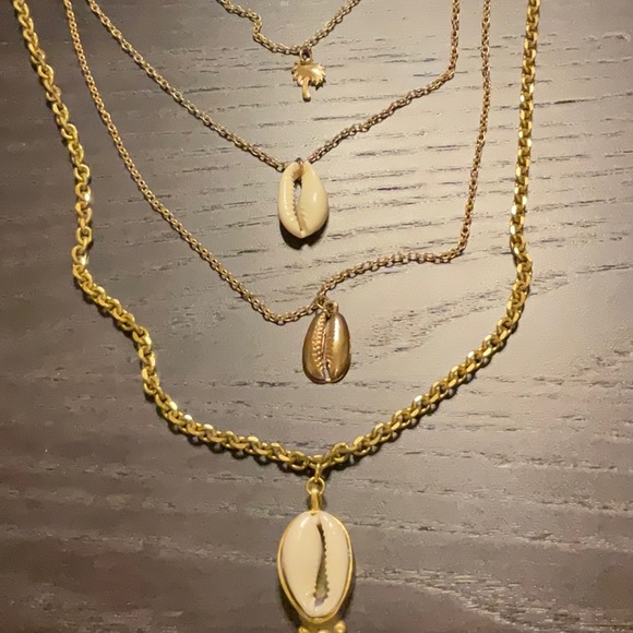 2 for 1 Fabulina necklaces. Beautiful beachy, shell stack in gold - Picture 2 of 5
